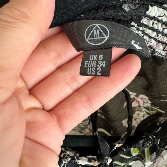 Flowy high neck floral dress - Picture 2 of 3